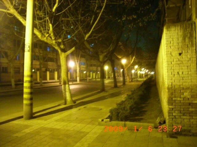 电建小学(原博雅中学)后门街道夜景